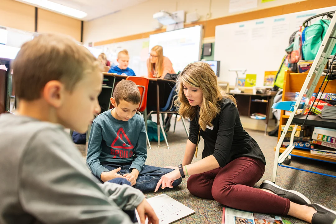 Student Teacher in the Elementary Education program reading to elementary student