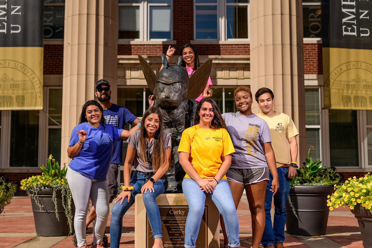Students posing in front of Plumb Hall