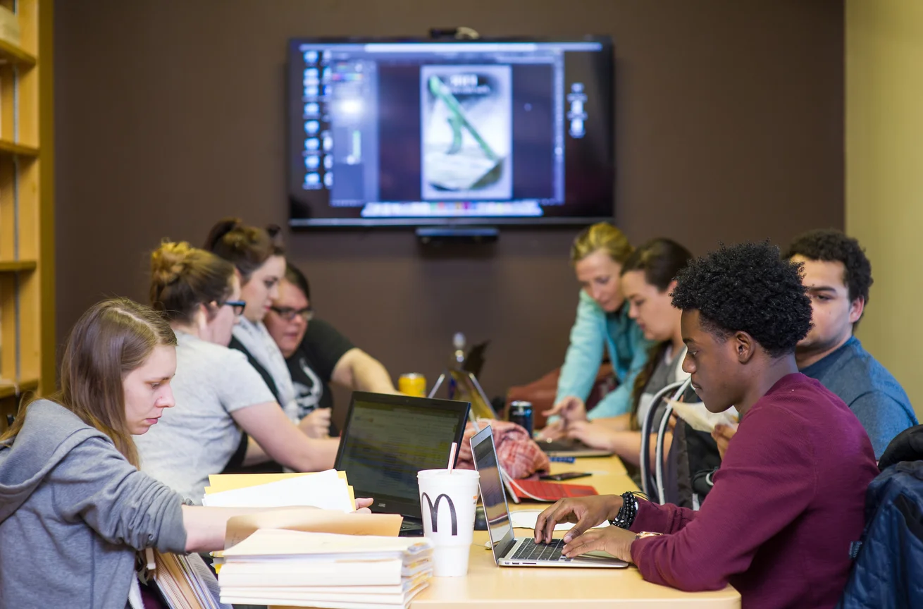 Group of Emporia State English, Modern Languages and Journalism students reading